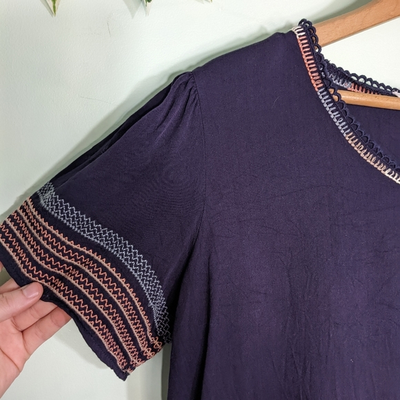 5/$18 Tea n Rose Embroidered Trim Blouse - Picture 2 of 12